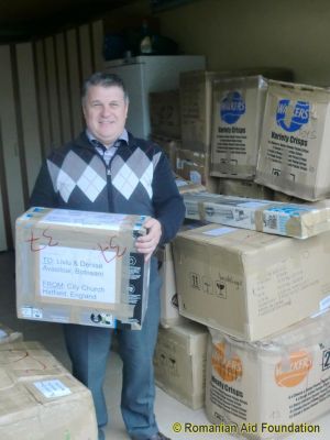 Pastor Liviu receives donations from Hatfield City Church, delivered by RoAF.
Keywords: May13