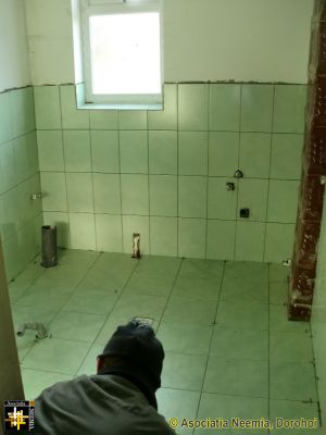 Andrisan House, Saucenita
Bathroom - tiling in progress
Keywords: Oct13;Fam-Saucenita;Housing;House-Saucenita