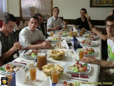 Boys' Meal at "Patti Chips"
Keywords: Jul14;pub1408a