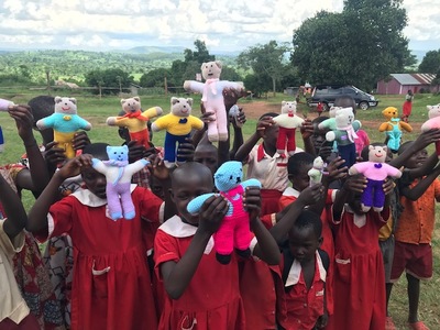 Knitted Items in Uganda
Knitted items intended for Romanian children have found a new home in Uganda.
Keywords: knits;knits2;pub2309s