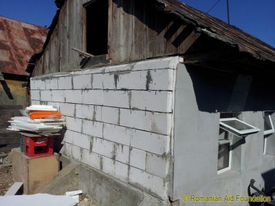 Bechet House
Rebuilding of rear wall to replace mud and stick construction.
Keywords: Aug12;Fam-Dorohoi;Fam-Dorohoi;Housing