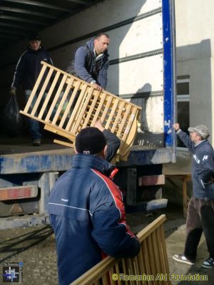 Unloading at Dealu Mare
Keywords: Mar13;Load13-02