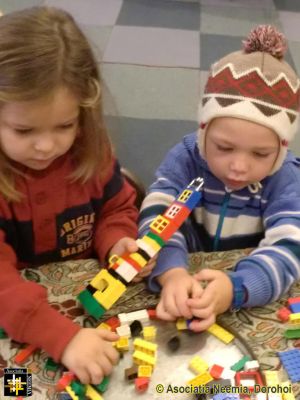 "I can build faster than you!"
The day the Lego arrived, Kindergarten at Balinti
Keywords: Nov13;School-Balinti