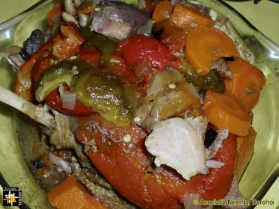 Romanian Dishes
Friptura cu legume: a leg of chicken or turkey and a roast red pepper with carrots, onions, pickled gherkins and other vegetables, served with a sharp cheese.
Keywords: Dec13;Food