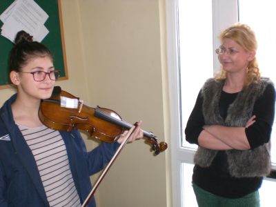 Donated Violin
Keywords: Apr15