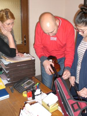 Donated Violin
The violin is being tuned using an app on a mobile phone.
Keywords: Apr15