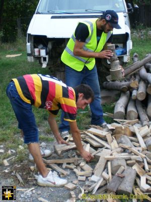 Preparing Firewood for Donation
Cristi and Costel
Keywords: Sep15;Wood;