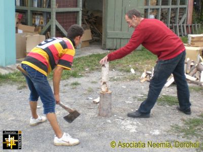 Preparing Firewood for Donation
Cristi and Wayne
Keywords: Sep15;Wood;