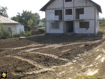 Casa Neemia, Landscaping
Top soil has been brought in and levelled to reduce the risk of flooding in the front garden area.
Keywords: Sep15;Casa.Neemia