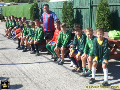 Pre-training line-up
The green kit is from Parkland Primary School.
Keywords: Aug16;SportKit;pub1609s