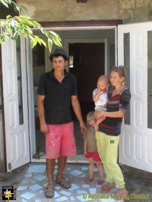 House at Vaculesti: Achitei Family
The group from Reigate Baptist Church undertook some home improvements for Vlad and Florentina .
Keywords: Aug17;pub1709s