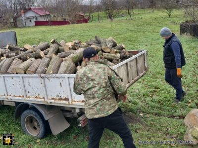 A Donation of Firewood
Keywords: dec24;pub2501j