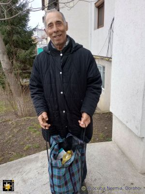 Food beneficiaries
Mr Manole is very happy!
Keywords: mar26;pub2604a