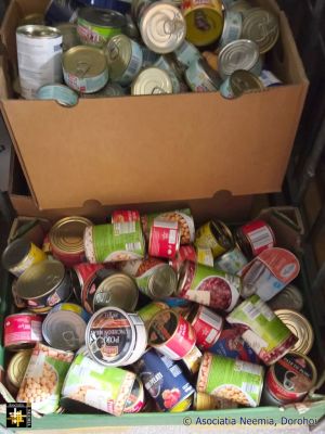 Easter Food Appeal
A wider selection of canned food
Keywords: apr26;pub2604a